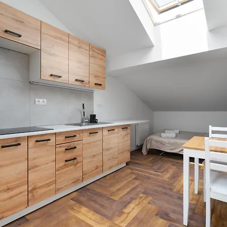 Close-golden - Marcinkowskiego New Apartment Warsaw
